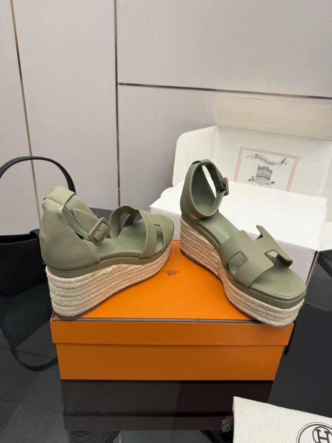 Hermes women's shoes (With complete set of airplane box) — Premium Replica — photo 5