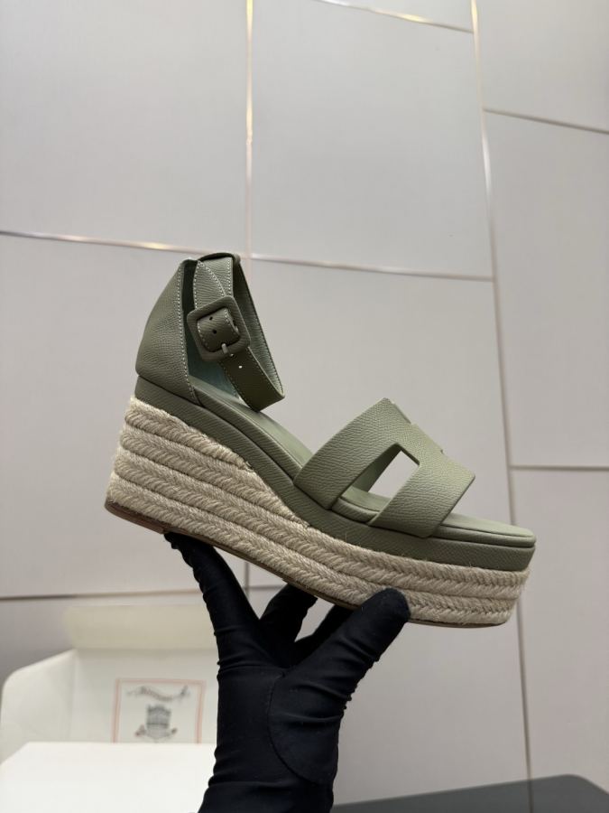 Hermes women's shoes (With complete set of airplane box) — Premium Replica — photo 8