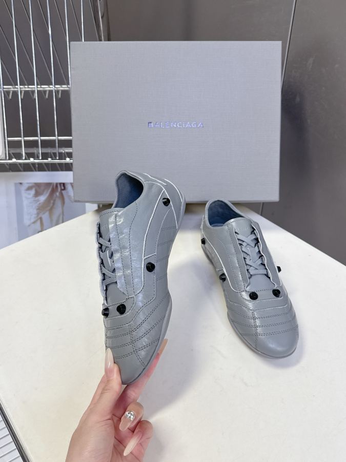 Balenciaga Women's Shoes Balenciaga New — 1:1 Replica For Sale — photo 4