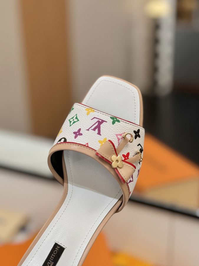 LV women's shoes - The latest catwalk style sandals, official website series updated simultaneously, perfect last + LV new element button design, original inverted last, ultimate 1:1 shape, high-end quality, imported high-end fabrics — photo 6