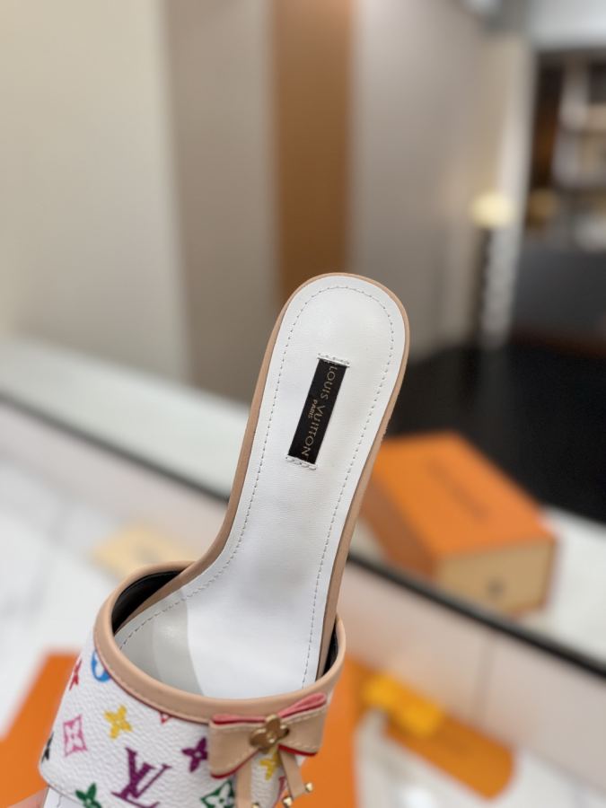 LV women's shoes - The latest catwalk style sandals, official website series updated simultaneously, perfect last + LV new element button design, original inverted last, ultimate 1:1 shape, high-end quality, imported high-end fabrics — photo 8