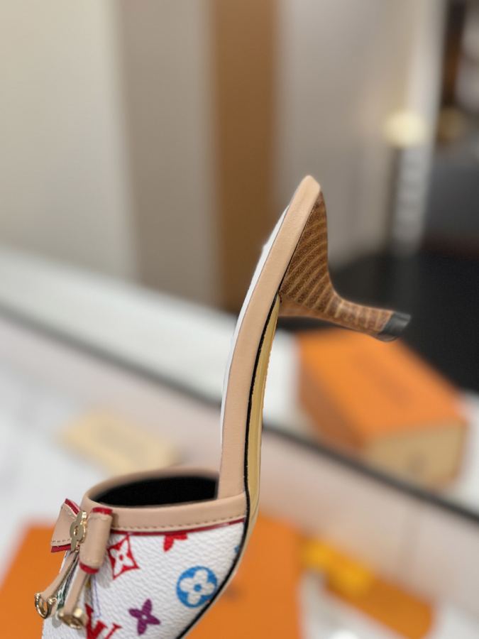 LV women's shoes - The latest catwalk style sandals, official website series updated simultaneously, perfect last + LV new element button design, original inverted last, ultimate 1:1 shape, high-end quality, imported high-end fabrics — photo 7