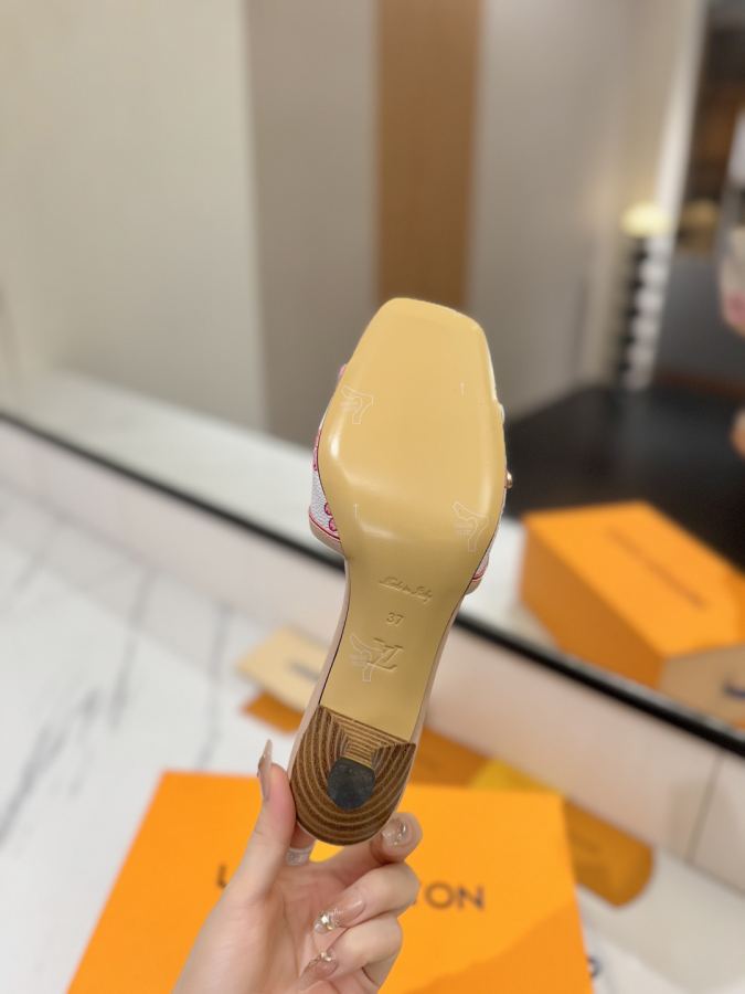LV women's shoes sandals, latest catwalk style, official website series, perfect last + LV new element button design, original inverted last, ultimate 1:1 shape, high-end quality, imported high-end fabrics — photo 9