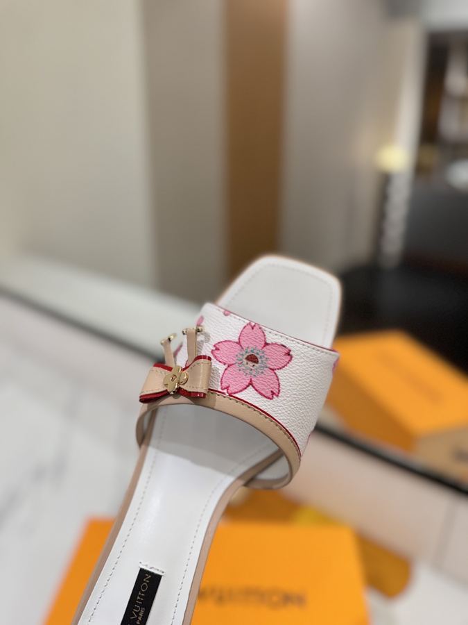 LV women's shoes sandals, latest catwalk style, official website series, perfect last + LV new element button design, original inverted last, ultimate 1:1 shape, high-end quality, imported high-end fabrics — photo 6