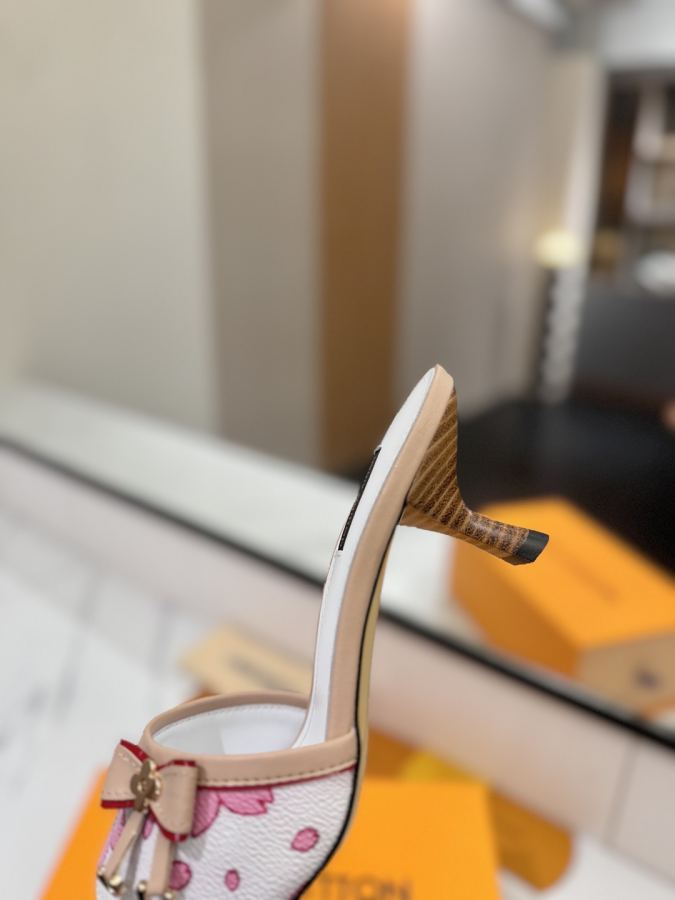LV women's shoes sandals, latest catwalk style, official website series, perfect last + LV new element button design, original inverted last, ultimate 1:1 shape, high-end quality, imported high-end fabrics — photo 7