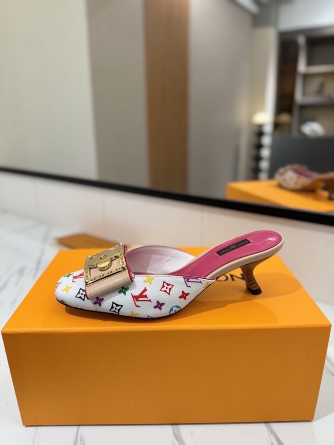 LV women's shoes - The latest catwalk style sandals, official website series updated simultaneously, perfect last + LV new element button design, original inverted last, ultimate 1:1 shape, high-end quality, imported high-end fabrics — photo 4