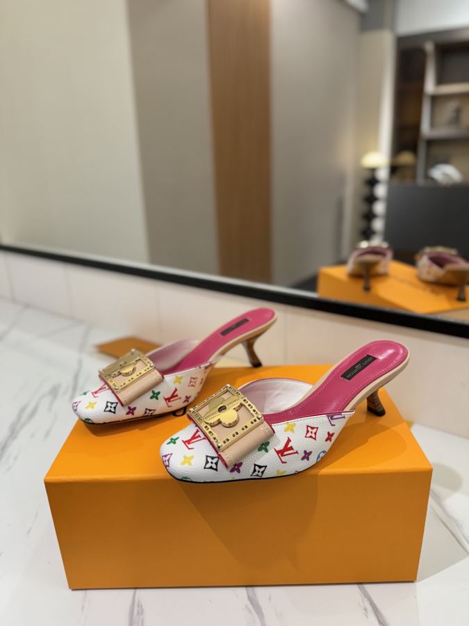LV women's shoes - The latest catwalk style sandals, official website series updated simultaneously, perfect last + LV new element button design, original inverted last, ultimate 1:1 shape, high-end quality, imported high-end fabrics — photo 2