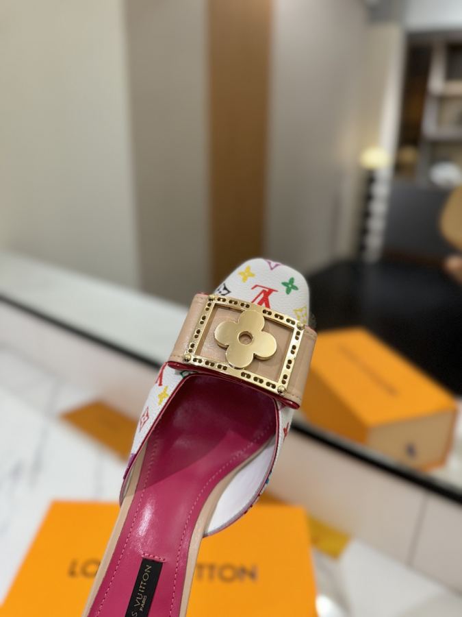 LV women's shoes - The latest catwalk style sandals, official website series updated simultaneously, perfect last + LV new element button design, original inverted last, ultimate 1:1 shape, high-end quality, imported high-end fabrics — photo 6