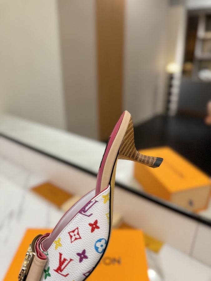 LV women's shoes - The latest catwalk style sandals, official website series updated simultaneously, perfect last + LV new element button design, original inverted last, ultimate 1:1 shape, high-end quality, imported high-end fabrics — photo 7