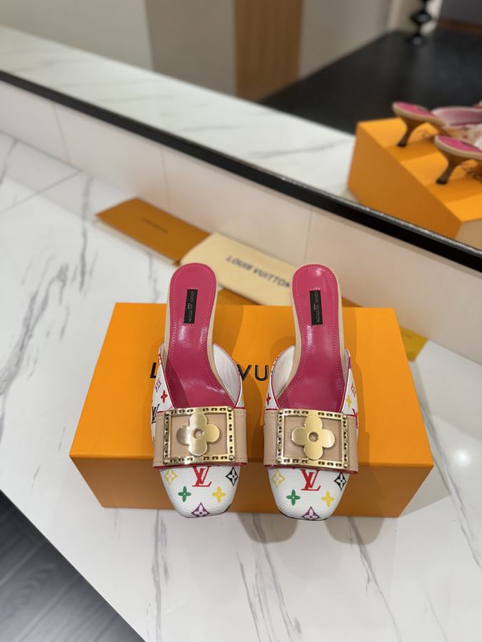 LV women's shoes - The latest catwalk style sandals, official website series updated simultaneously, perfect last + LV new element button design, original inverted last, ultimate 1:1 shape, high-end quality, imported high-end fabrics — photo 3