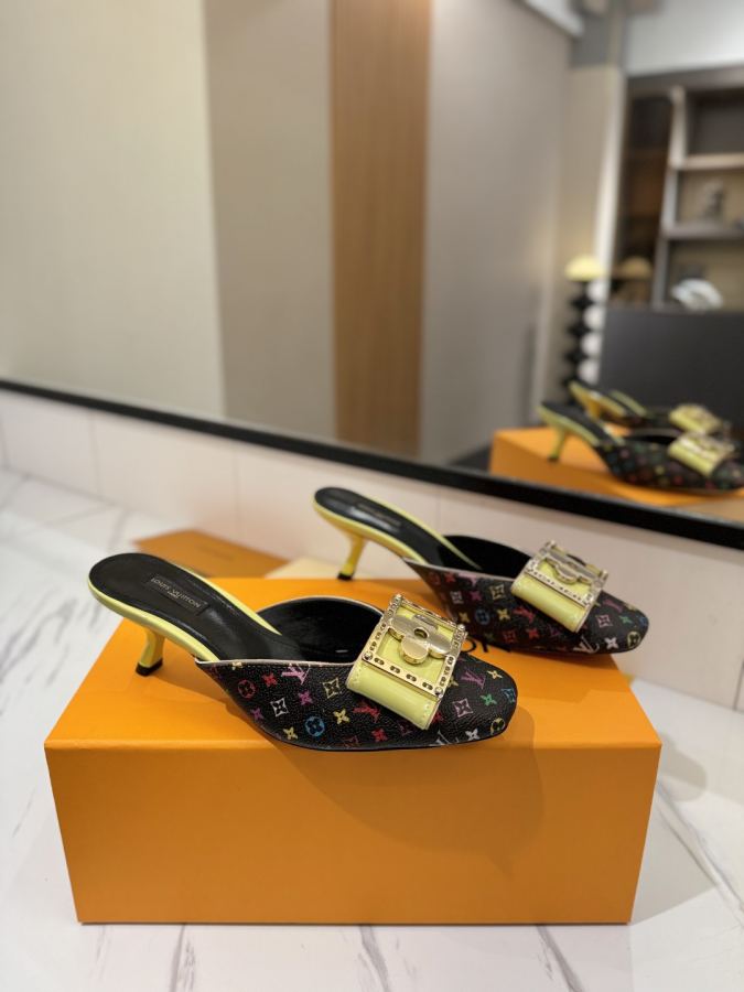 LV women's shoes - The latest catwalk style sandals, official website series updated simultaneously, perfect last + LV new element button design, original inverted last, ultimate 1:1 shape, high-end quality, imported high-end fabrics