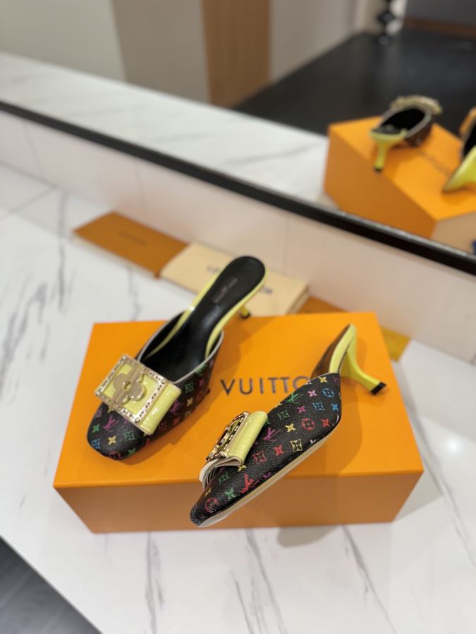 LV women's shoes - The latest catwalk style sandals, official website series updated simultaneously, perfect last + LV new element button design, original inverted last, ultimate 1:1 shape, high-end quality, imported high-end fabrics — photo 5