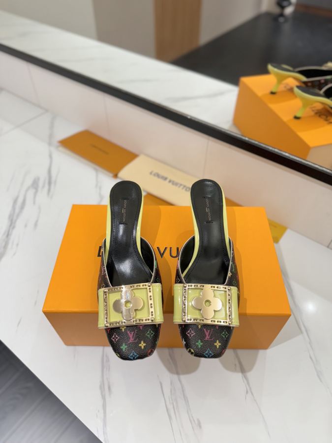 LV women's shoes - The latest catwalk style sandals, official website series updated simultaneously, perfect last + LV new element button design, original inverted last, ultimate 1:1 shape, high-end quality, imported high-end fabrics — photo 3