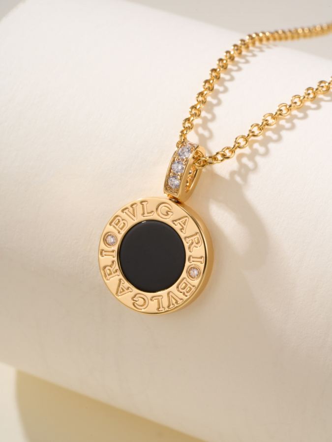 Bvlgari Jewelry BV double-sided coin black and white mother-of-pearl necklace, double-sided wealth — Premium Replica — photo 5