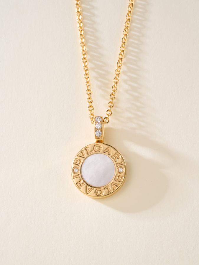 Bvlgari Jewelry BV double-sided coin black and white mother-of-pearl necklace, double-sided wealth — Premium Replica — photo 2
