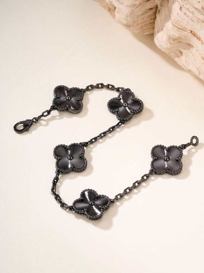 Van Cleef & Arpels Jewelry Black Gold Laser Five-Flower Bracelet — AAA Quality Replica — photo 2