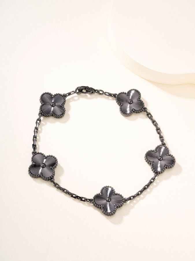 Van Cleef & Arpels Jewelry Black Gold Laser Five-Flower Bracelet — AAA Quality Replica