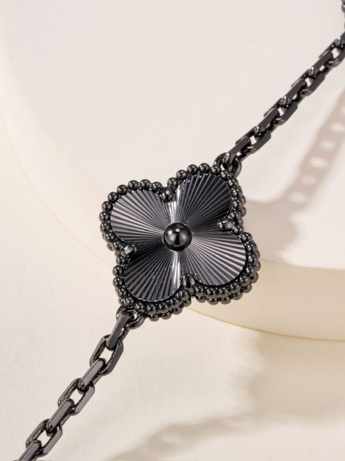 Van Cleef & Arpels Jewelry Black Gold Laser Five-Flower Bracelet — AAA Quality Replica — photo 6
