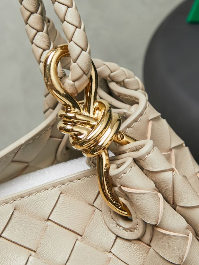Bottega Veneta bag Andiamo Parachute — photo 5