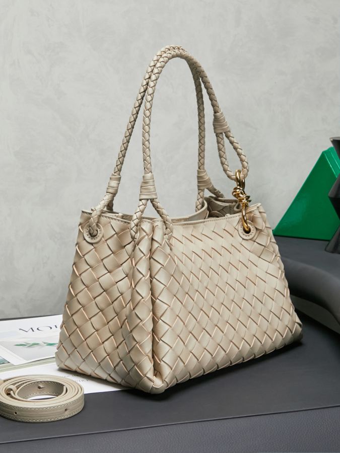 Bottega Veneta bag Andiamo Parachute — photo 2