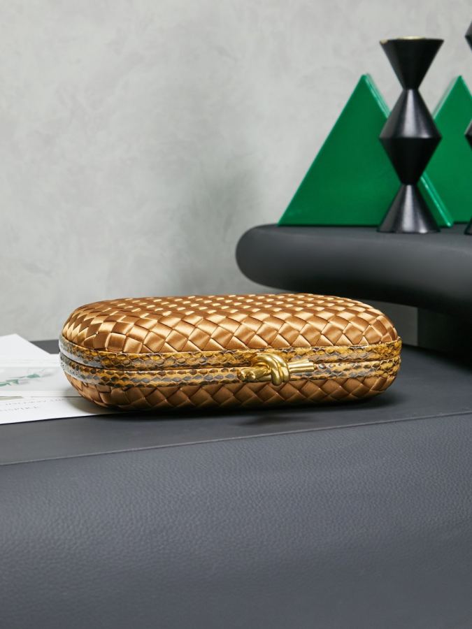 Bottega Veneta bag BV Knot knute Logo — photo 3
