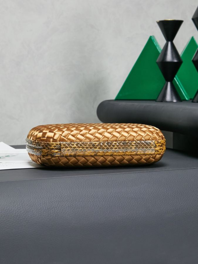 Bottega Veneta bag BV Knot knute Logo — photo 4