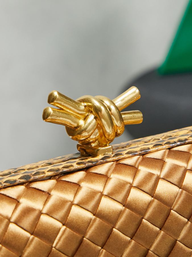 Bottega Veneta bag BV Knot knute Logo — photo 6