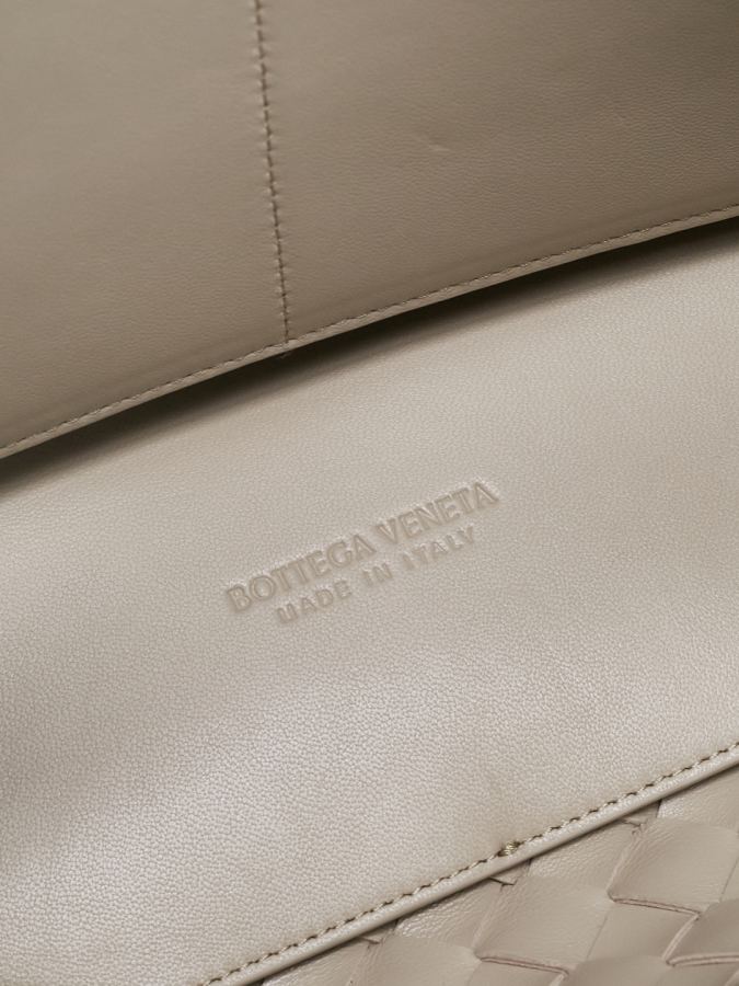 Bottega Veneta bag BV 2023 Andiamo Bottega Veneta Andiamo Rosie Hunting-Whiteley pick — AAA Quality Replica — photo 9