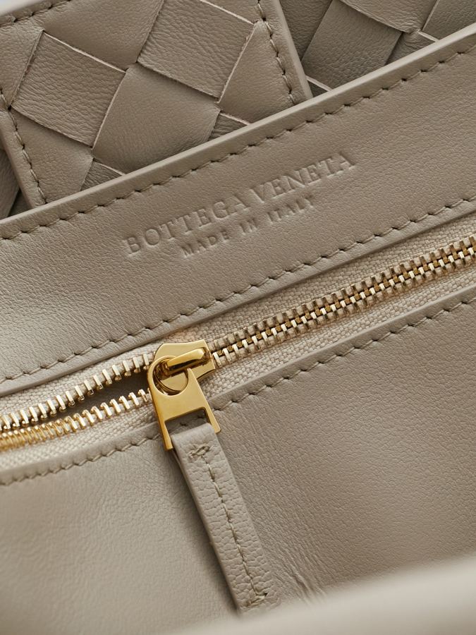 Bottega Veneta bag BV 2023 Andiamo Bottega Veneta Andiamo Rosie Hunting-Whiteley pick — AAA Quality Replica — photo 8