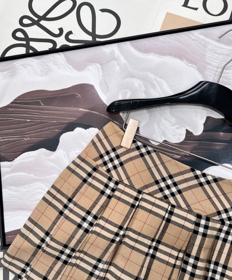 Burberry Women Burberry Vintage genuine — Premium Replica — photo 3