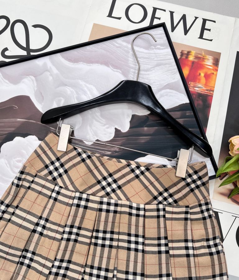 Burberry Women Burberry Vintage genuine — Premium Replica — photo 11