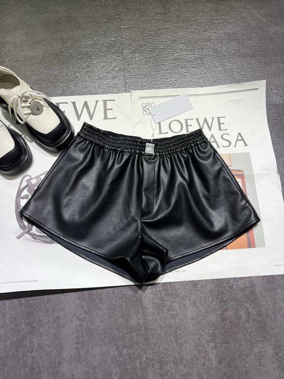 MM6 Women Daily Casual Commuting Elastic Sports Solid Color Composite Pebbled Leather Shorts and — AAA Quality Replica — photo 5