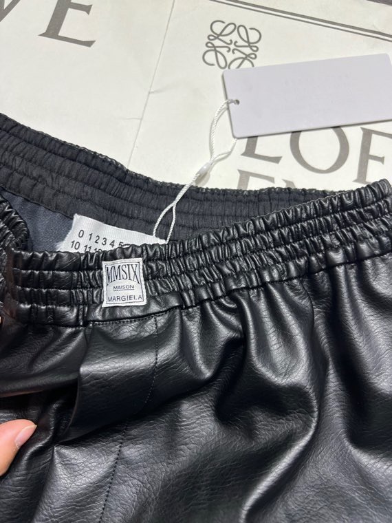 MM6 Women Daily Casual Commuting Elastic Sports Solid Color Composite Pebbled Leather Shorts and — AAA Quality Replica