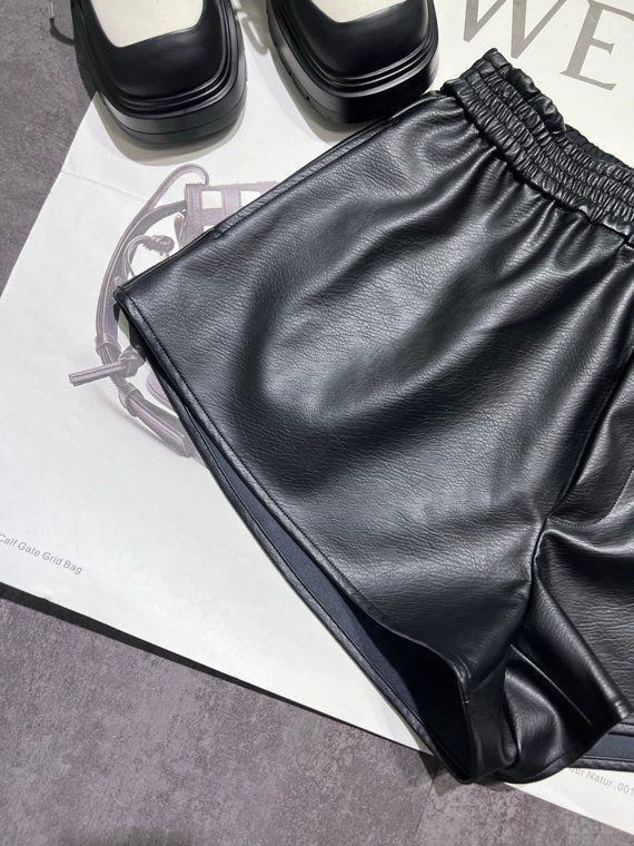MM6 Women Daily Casual Commuting Elastic Sports Solid Color Composite Pebbled Leather Shorts and — AAA Quality Replica — photo 3