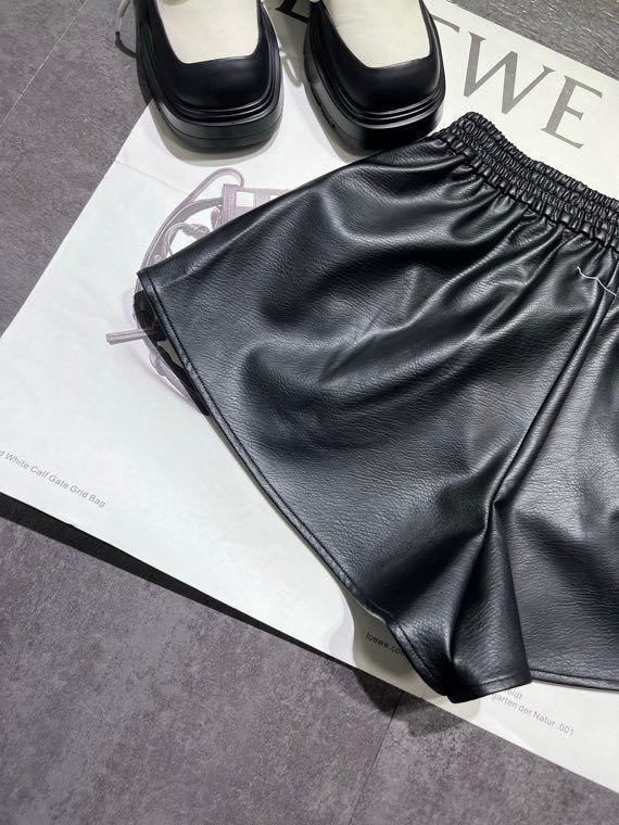 MM6 Women Daily Casual Commuting Elastic Sports Solid Color Composite Pebbled Leather Shorts and — AAA Quality Replica — photo 8