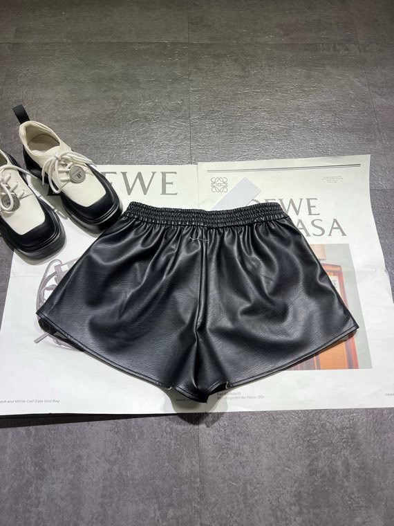 MM6 Women Daily Casual Commuting Elastic Sports Solid Color Composite Pebbled Leather Shorts Pants — Premium Replica — photo 5