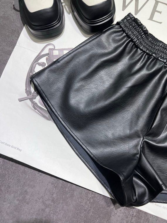 MM6 Women Daily Casual Commuting Elastic Sports Solid Color Composite Pebbled Leather Shorts Pants — Premium Replica