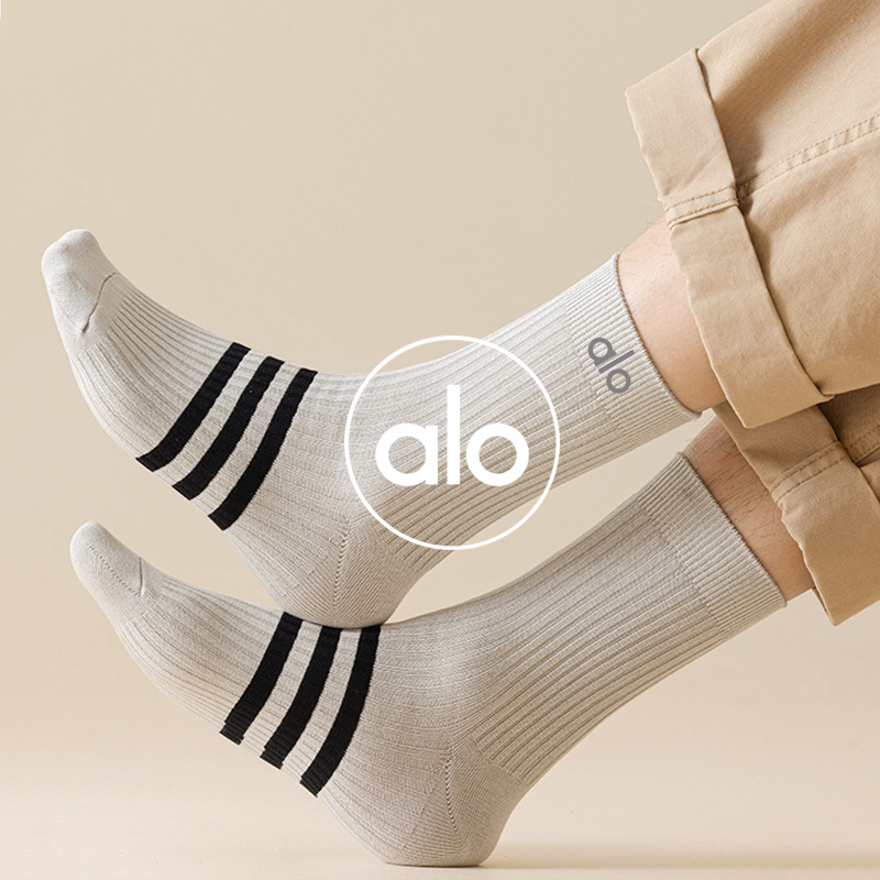 Alo accessories aloyoga autumn new socks mid-calf sports versatile autumn and winter striped high-top — AAA Quality Replica — photo 3