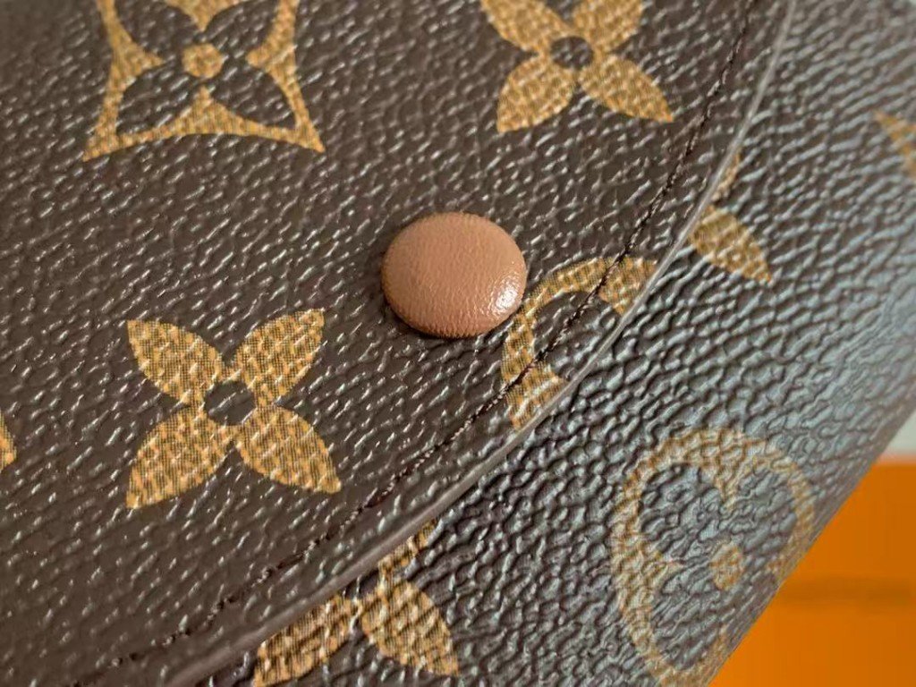 Special Offer! Purchase any item, and get this LV Wallet (M41939) absolutely FREE! Compact and practical, this elegant wallet easily slips inside your handbag or pocket. Dimensions: 11 × 8 × 2.5 cm. Don’t miss out on this complimentary gift — photo 6