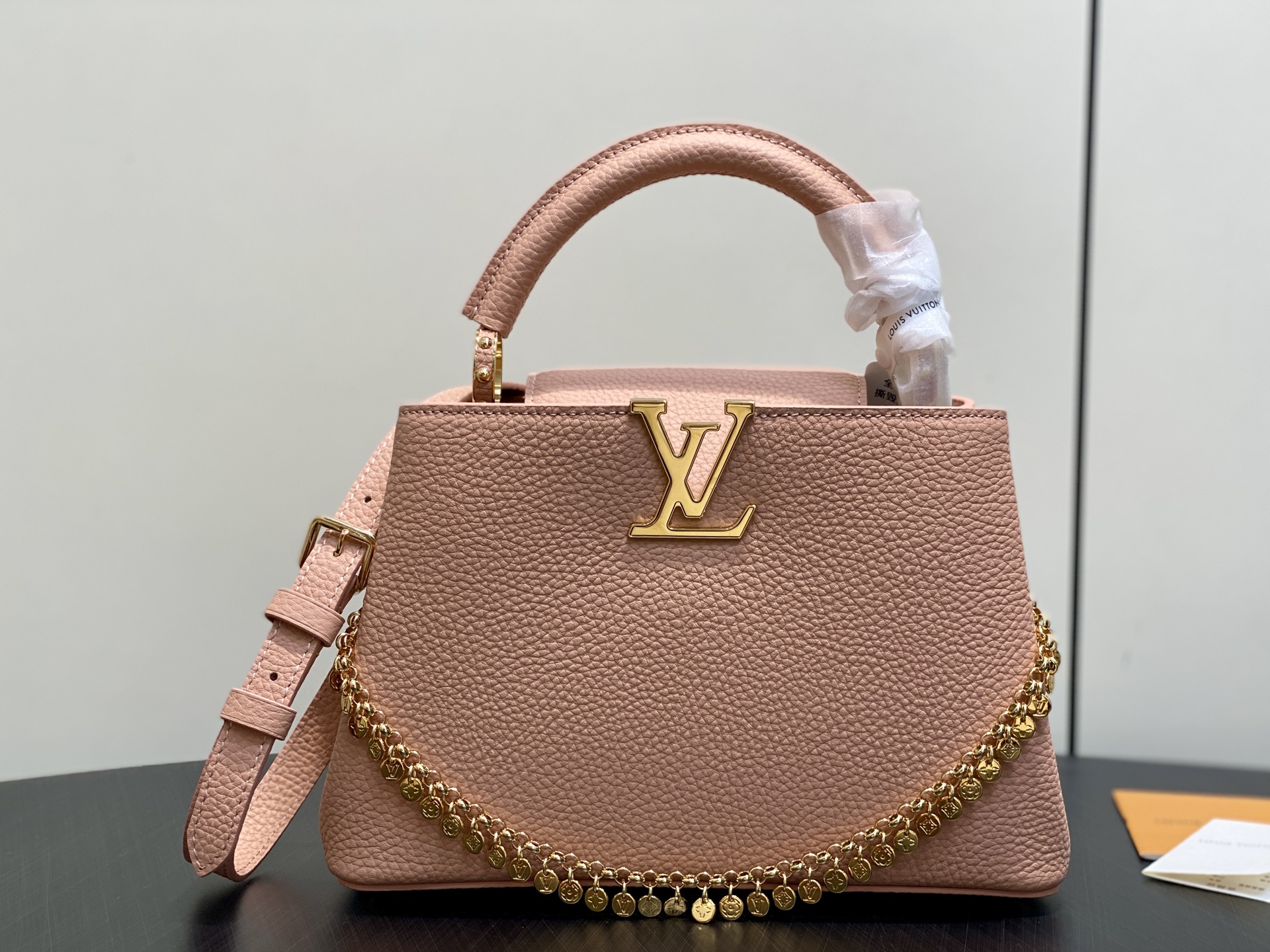 LV bag M28197 cap CAPUCINES BB LV Confetti Series Capucines BB Taurillon LV 19 x 9 x 27 x — 1:1 Replica