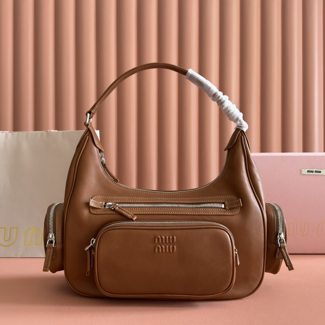 Miu bag Equipped with a full set of packaging at the counter]𝗠𝗶𝘂 𝗣𝗼? — 1:1 Replica