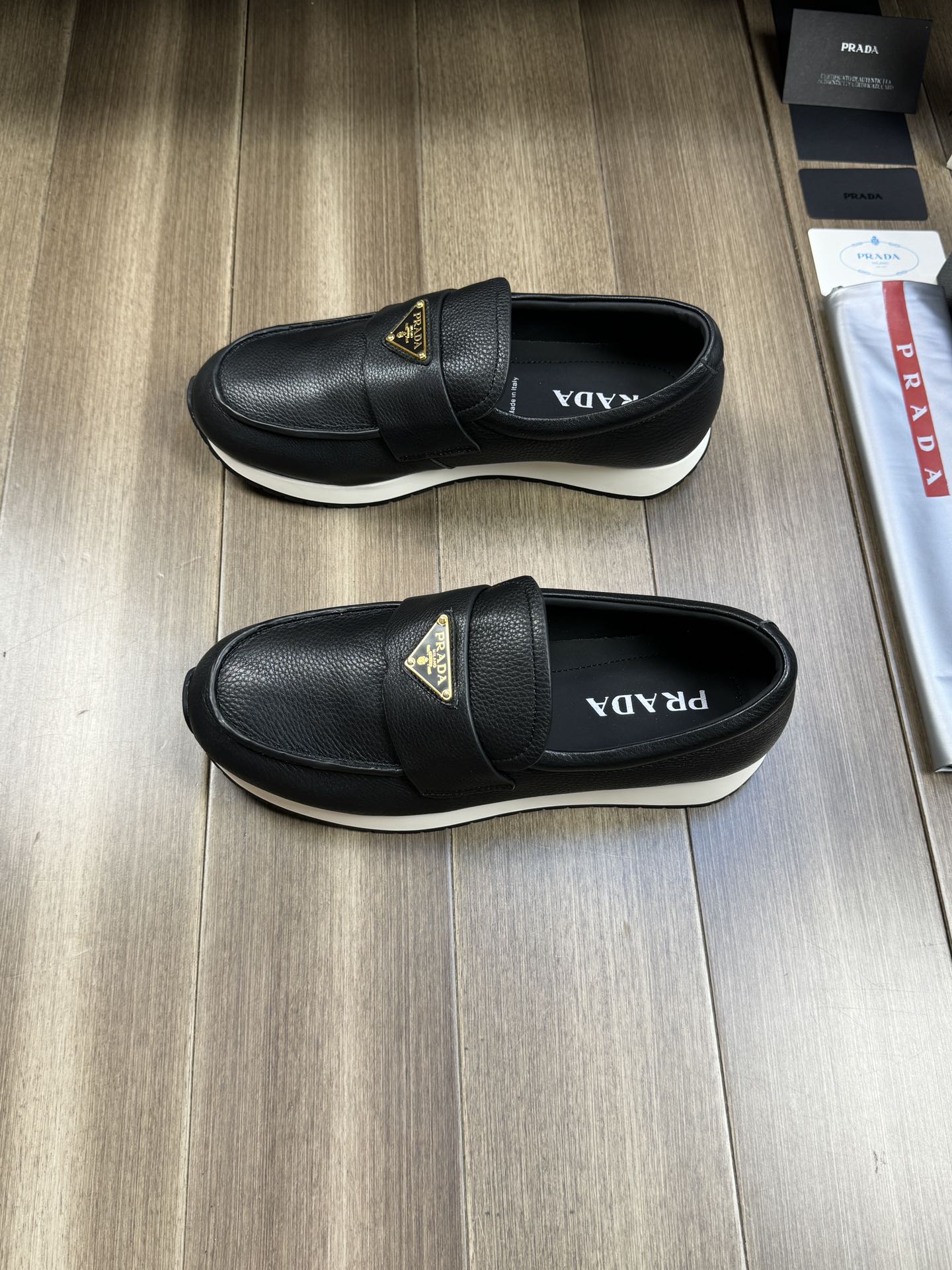 Prada shoe Please contact the homepage for detailed pictures and real-life videos of this multi-color — 1:1 Replica