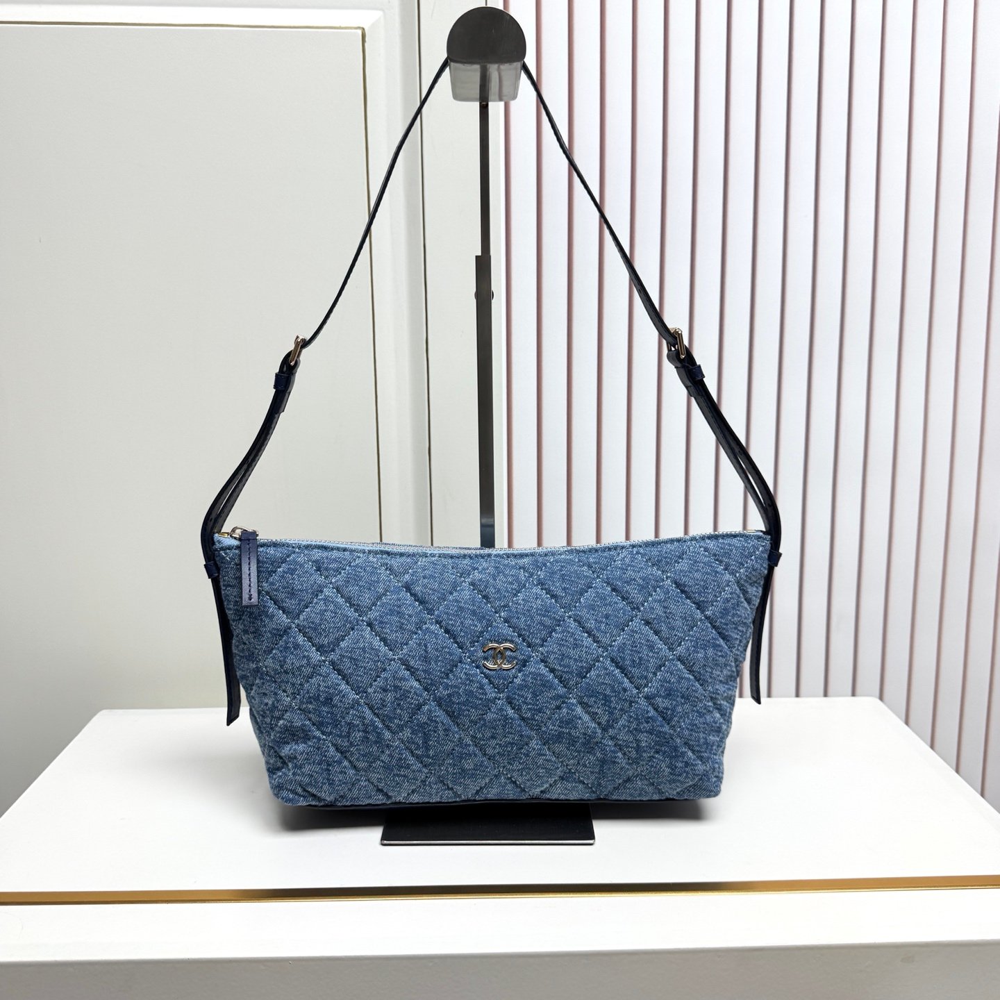Chanel bag 𝐂𝐡𝐚𝐧𝐞𝐥 𝟐𝟔𝐀 Advanced Handicraft Workshop Underarm Bag