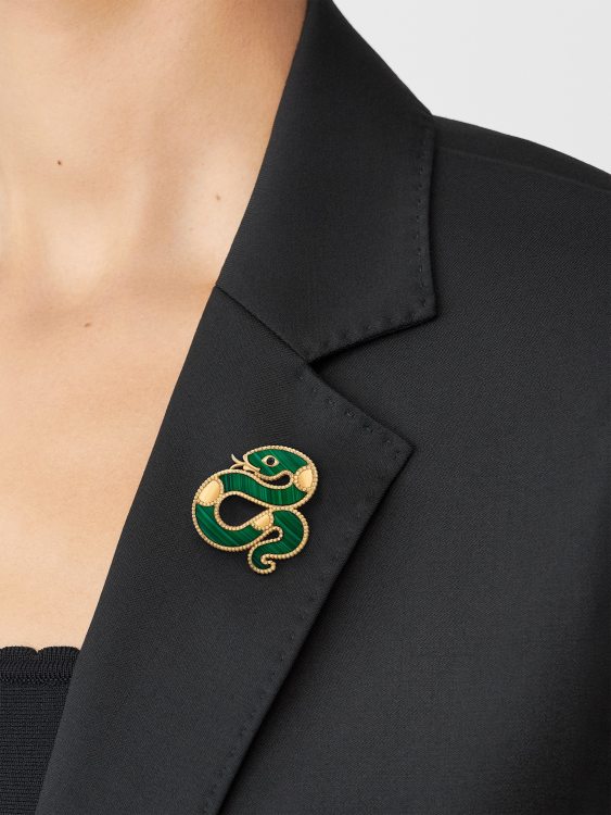Van Cleef Arpels Lucky Animals Broche con forma de serpiente oro amarillo malaquita verde ónix negro 30 mm de ancho
