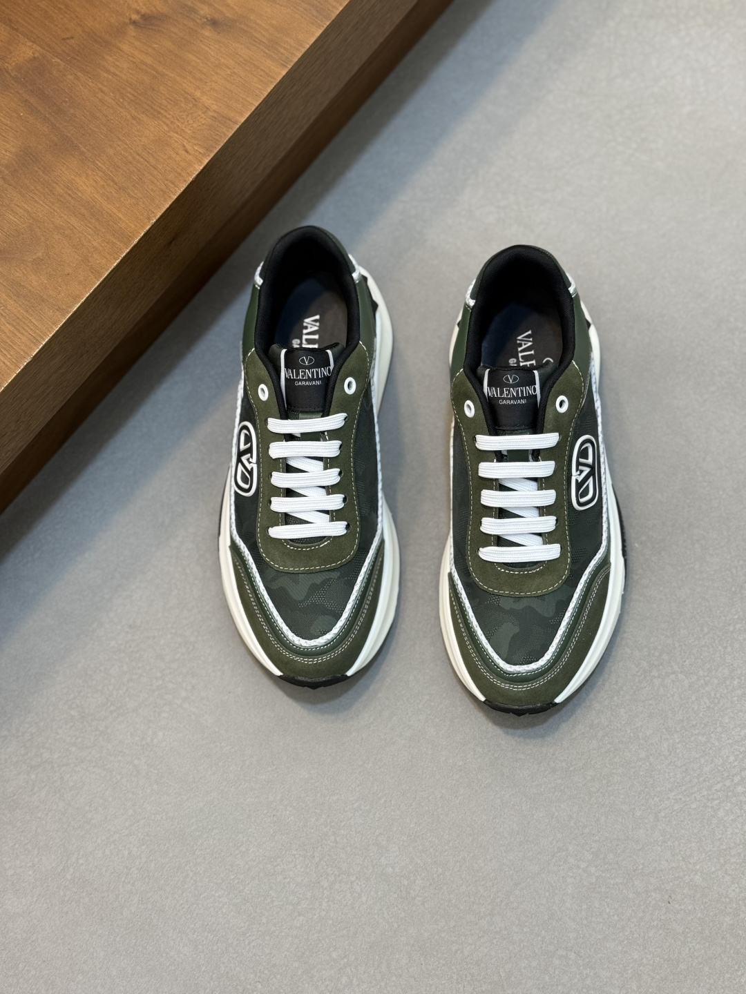VALENTINO shoe VLTN 𝑶𝒏𝒆𝑺𝒕𝒖𝒅 2024 New. ZP. / 𝐓𝐏𝐔 39-44.45 — 1:1 Replica For Sale