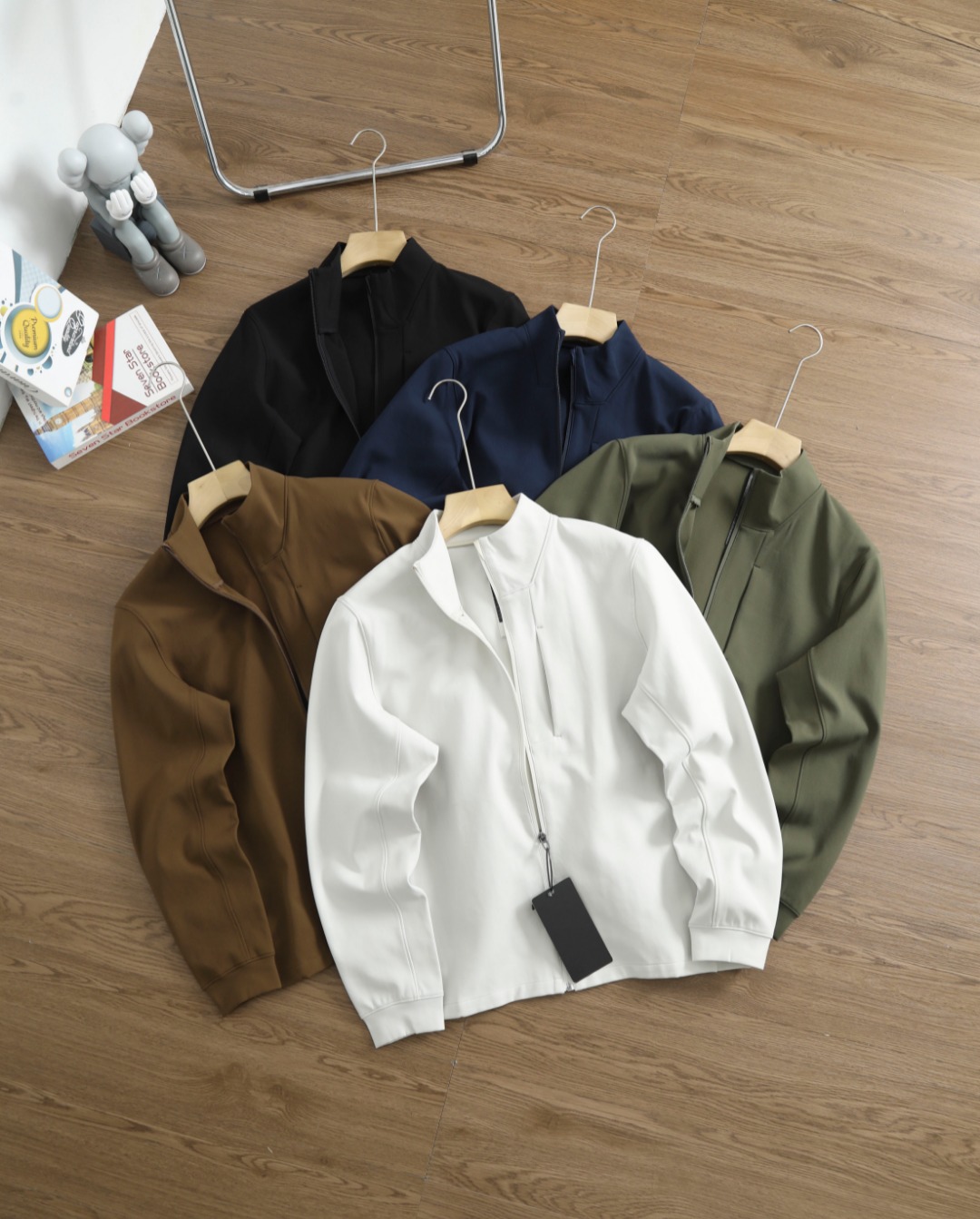 Lulu Men's Tops Lululemon ® athletica Sojourn Men's — Premium Replica