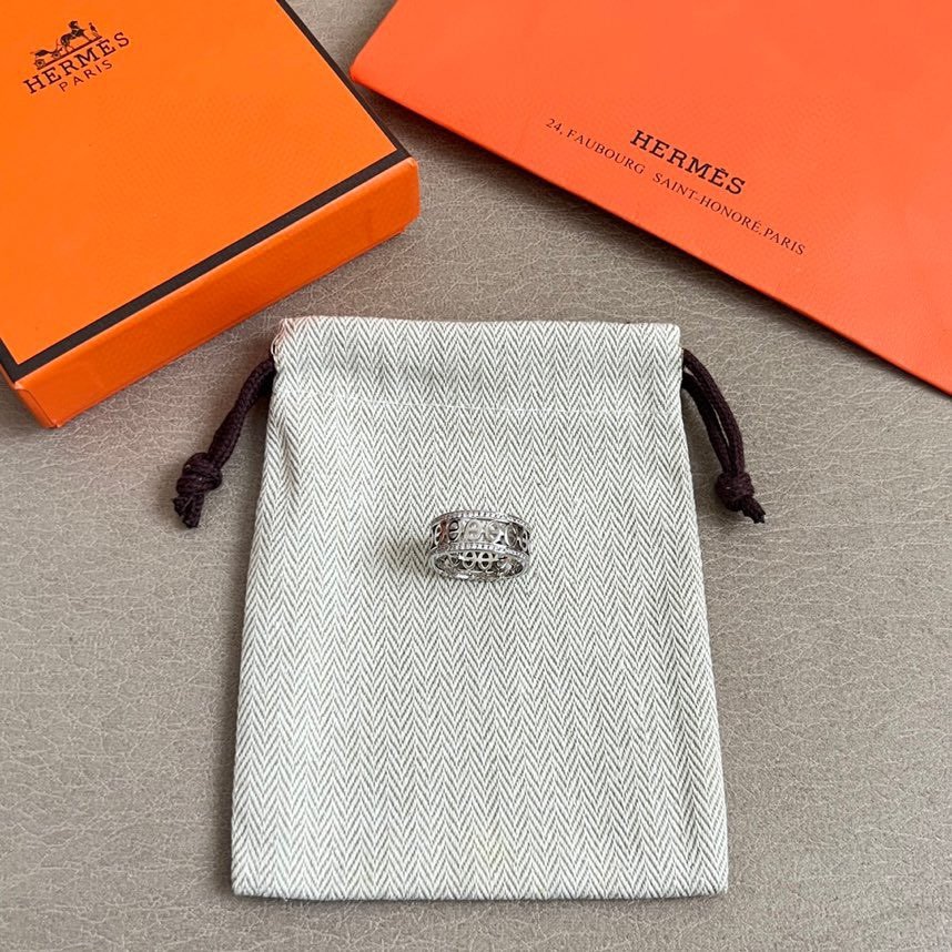 Hermes Chaine d Ancre Divine ring silver-toned metal with clear diamond accents 52