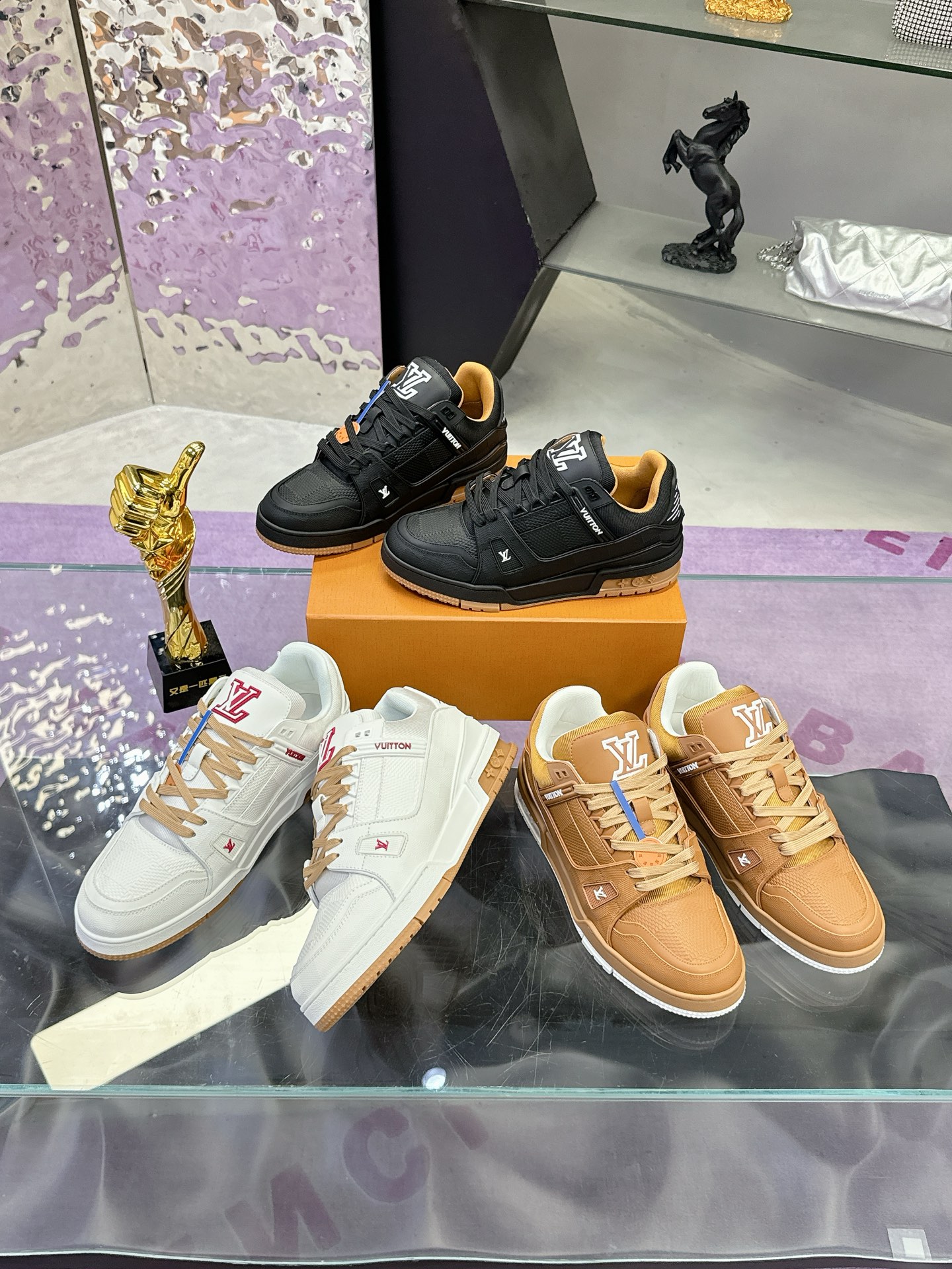 Louis Vuitton shoe Official announcement: Lv’s latest color matching — 1:1 Replica