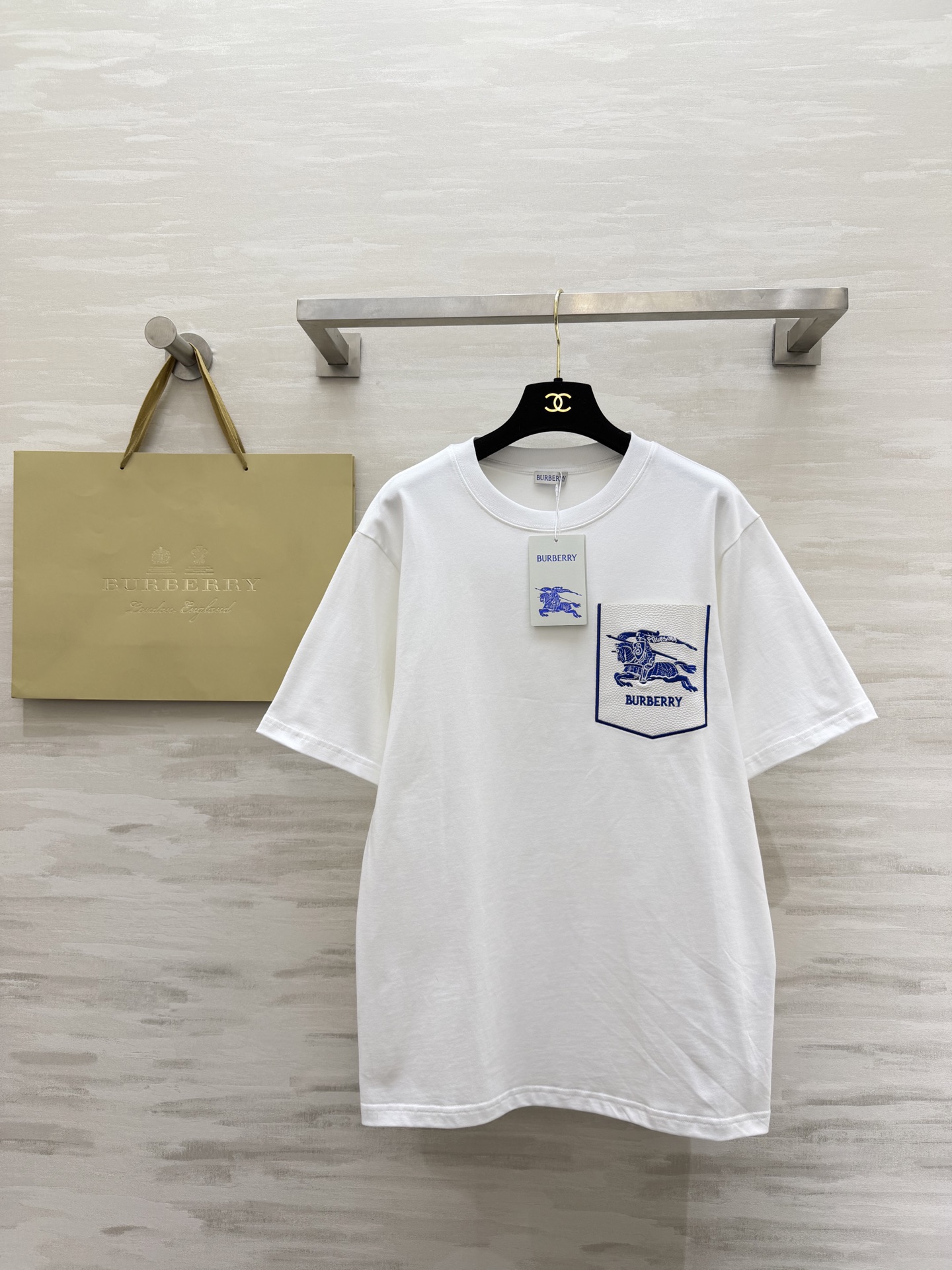 Burberry Women ²⁶ T | size xs | S | M | L s 46 108 71 — Premium Replica