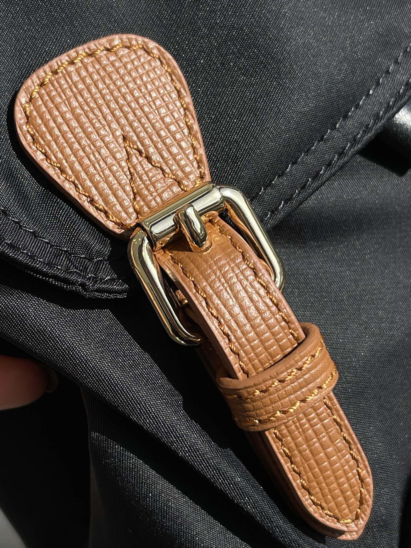 Burberry bag Let’s take a look at the hardware. We provide original golden thick electroplated — 1:1 Replica For Sale